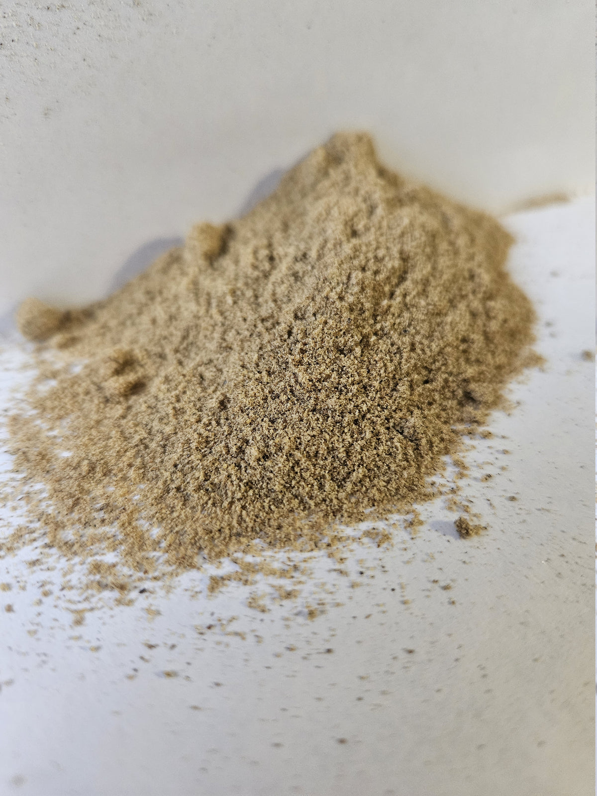 "Proteinkick"- Pulver av tørket melorm, dyrefòr. 100% naturlig råvare, ingen tilsetninger.
