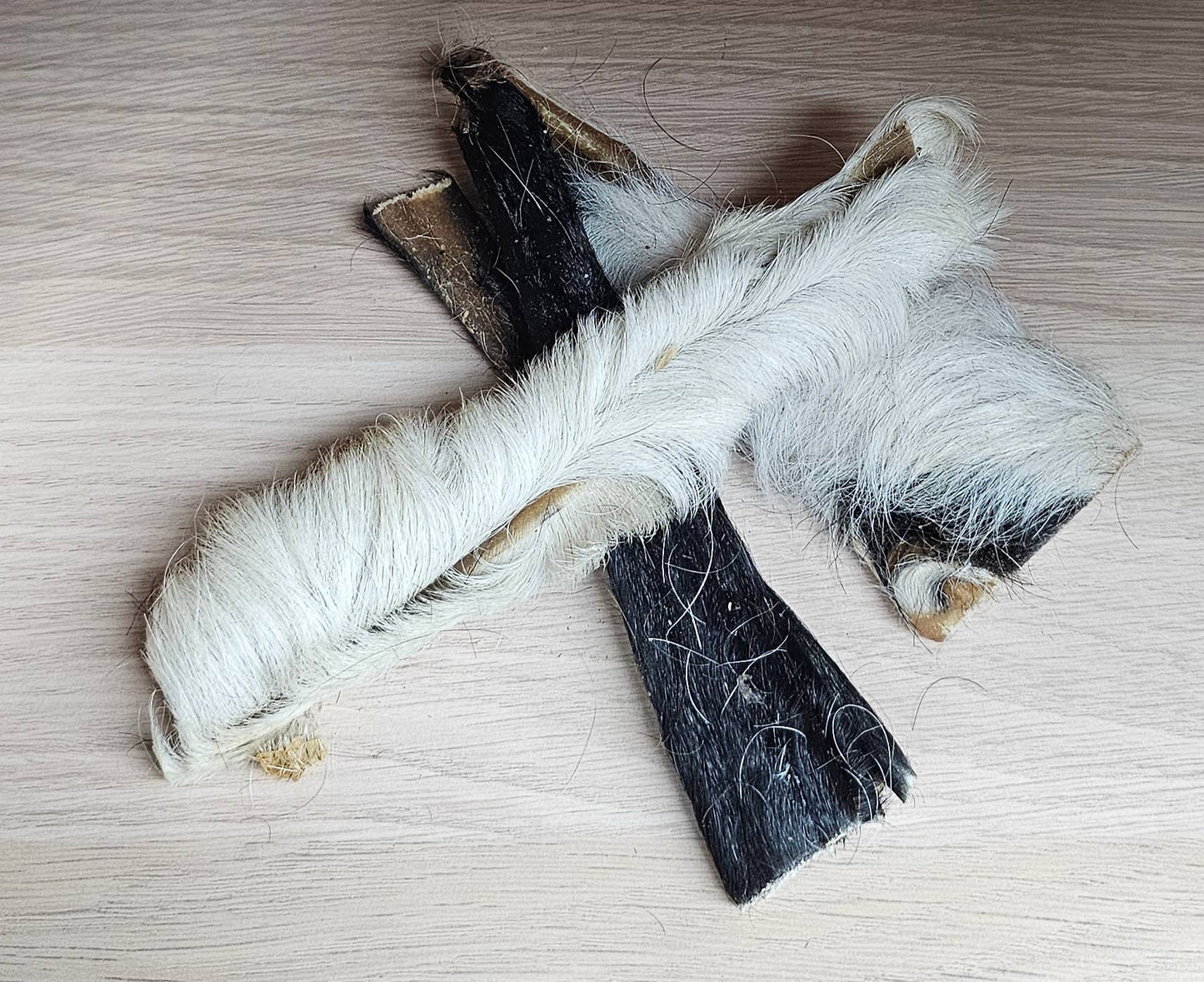 Forhåndssalg 10%, utsending fra uke 33/34! Spirit of Wild chews beef scalp with fur (Oversettelse kommer)