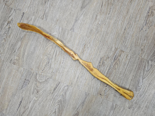 Forhåndssalg 10%, utsending fra uke 33/34! Spirit of Wild dried beef scalp stick 70cm (Oversettelse kommer)